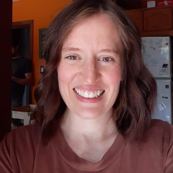 Meet your Posher, Stephanie - Picture 2 of 3